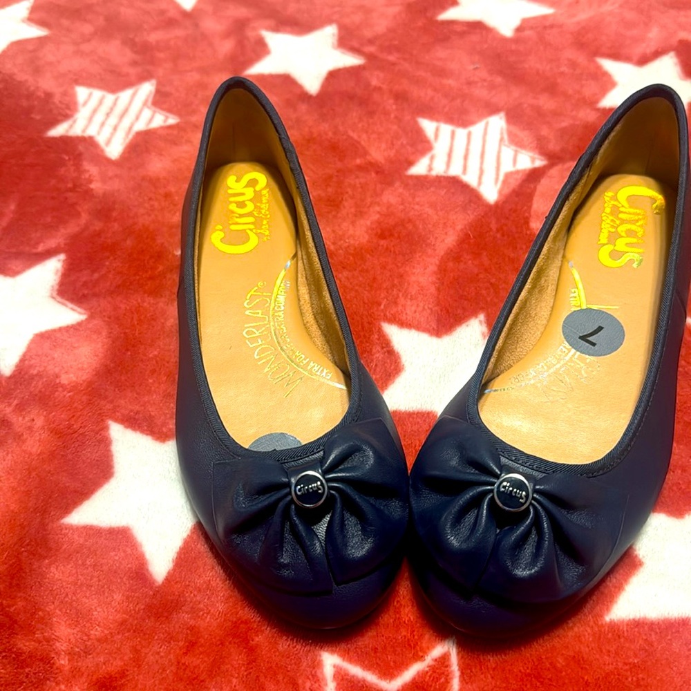 Women’s dark blue flats size 7